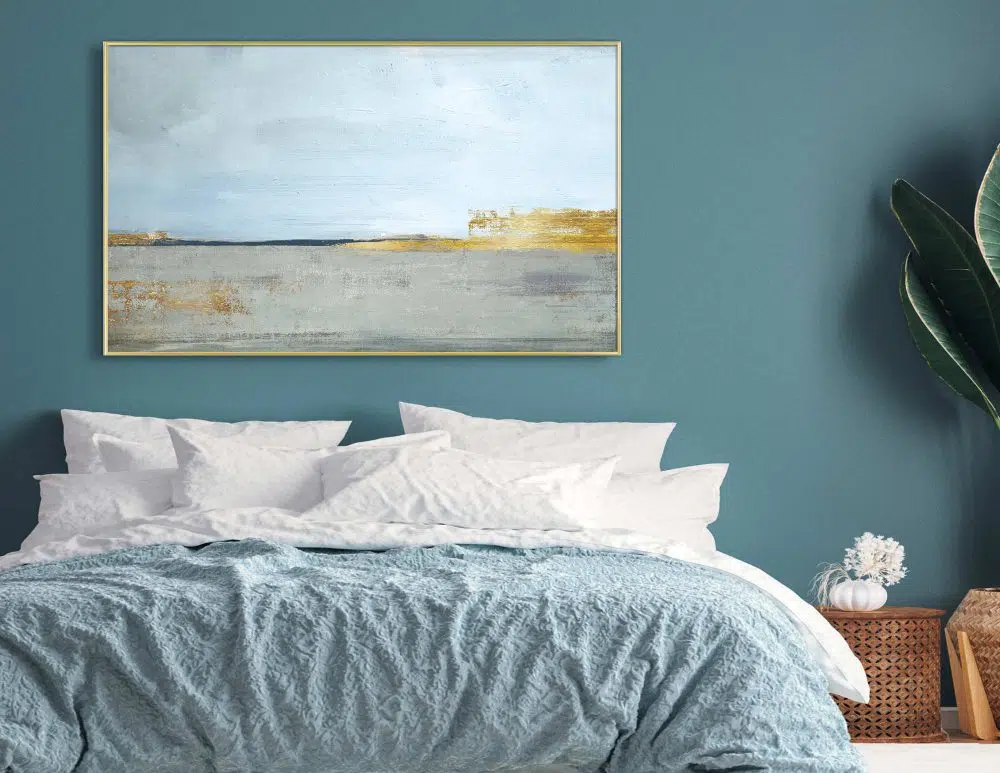 ⁦תמונה לסלון Horizon Blue - הדפס נייר ממוסגר בפורמט רוחבי בגווני כחול מעושן אפור עם נגיעות זהב⁩ – תמונה ⁦3⁩