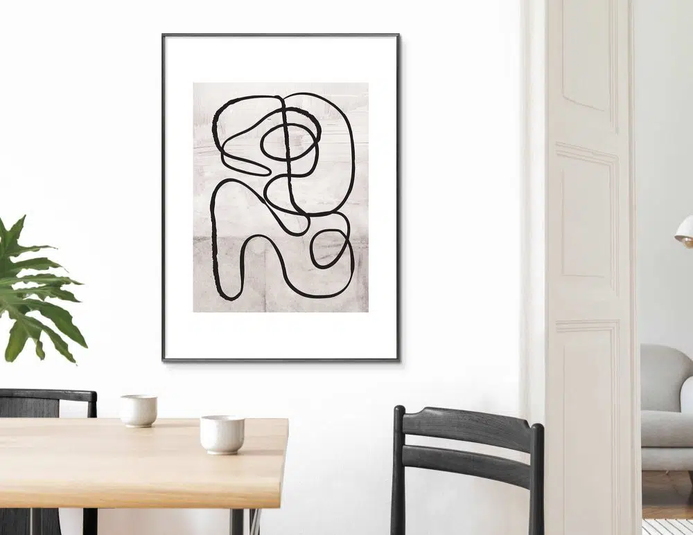 ⁦תמונת קנבס לסלון Peaceful Contemplation Beige - הדפס קנבס ממוסגר בפורמט מלבני בגווני בז׳ שחור⁩ – תמונה ⁦2⁩