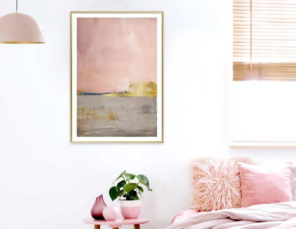 ⁦תמונת קנבס לסלון Horizon Pink - הדפס קנבס ממוסגר בפורמט מלבני בגווני ורוד מעושן אפור עם נגיעות זהב⁩ – תמונה ⁦3⁩