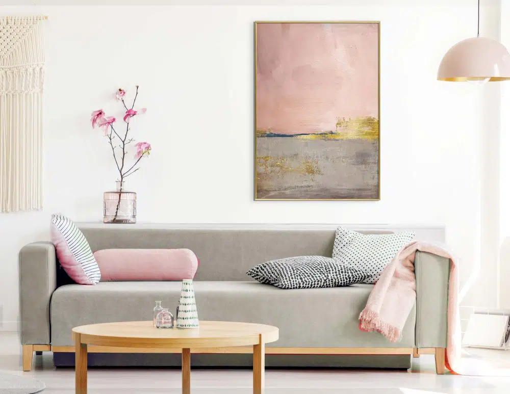 ⁦תמונת קנבס לסלון Horizon Pink - הדפס קנבס ממוסגר בפורמט מלבני בגווני ורוד מעושן אפור עם נגיעות זהב⁩ – תמונה ⁦2⁩