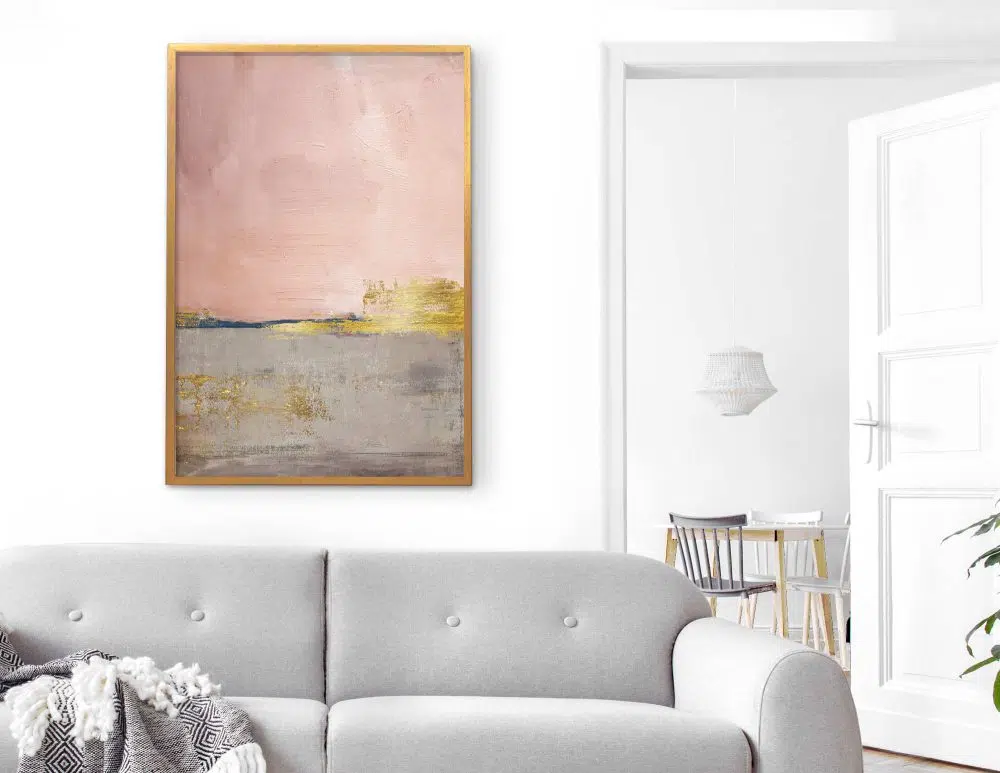 תמונת קנבס לסלון Horizon Pink - הדפס קנבס ממוסגר בפורמט מלבני בגווני ורוד מעושן אפור עם נגיעות זהב