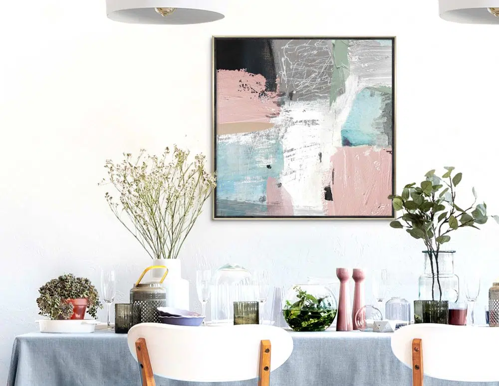 תמונת קנבס לסלון Earthly Signs Pink Blue - הדפס קנבס ממוסגר בפורמט ריבועי בגווני ורוד כחול אפור שחור עם נגיעות ירוק