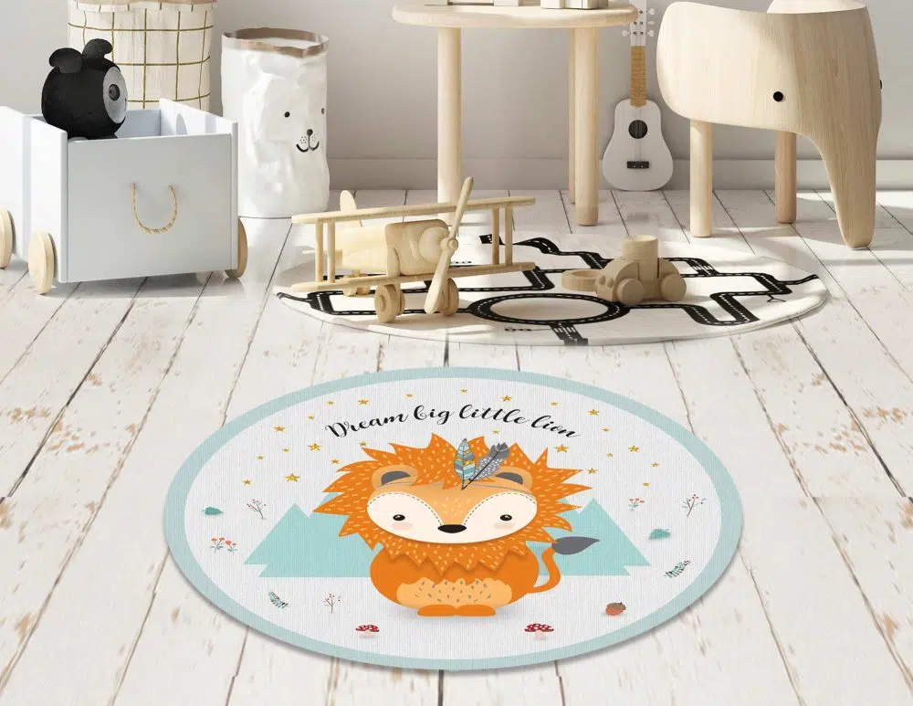 ⁦שטיח עגול לחדר ילדים Woodland Lion Mint - שטיח pvc איכותי באיור מקורי מודפס בגווני מנטה אפור כתום⁩ – תמונה ⁦2⁩