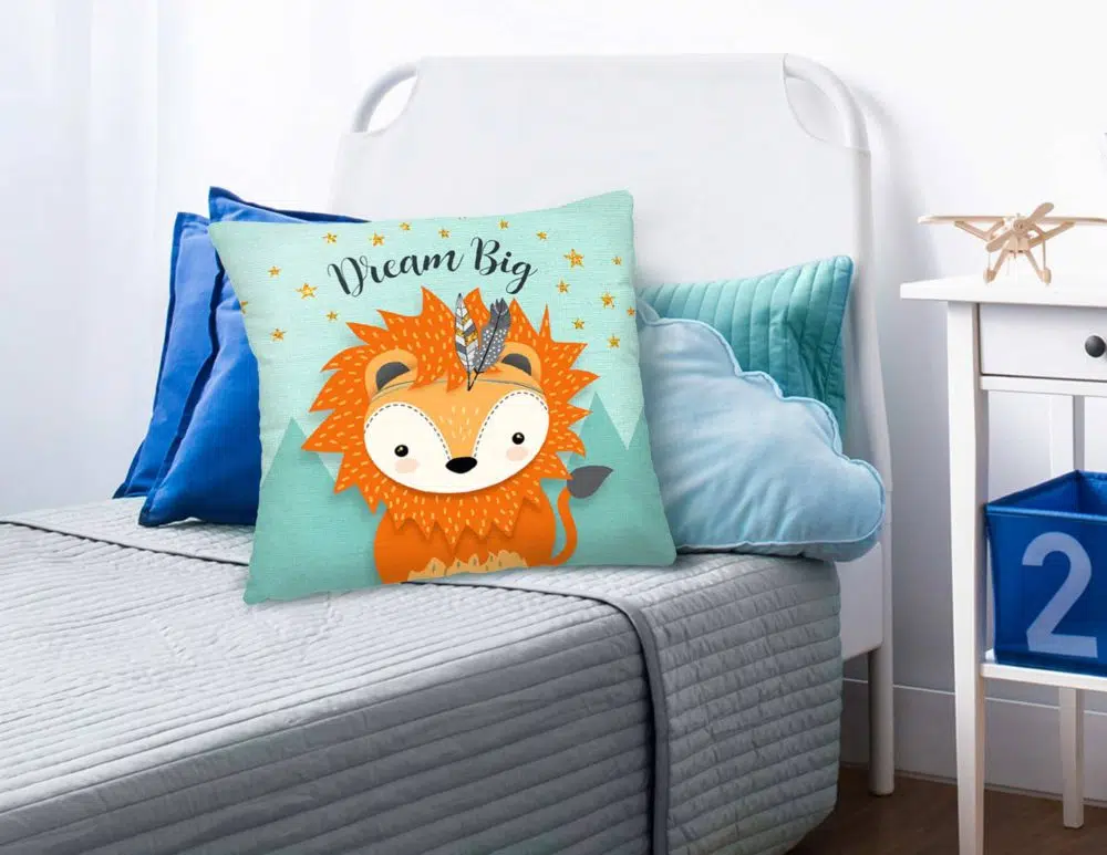 כריות נוי לילדים Playful Lion Mint - כרית לחדר ילדים דו צדדית בהדפס אריה בגווני מנטה כתום עם נגיעות זהב