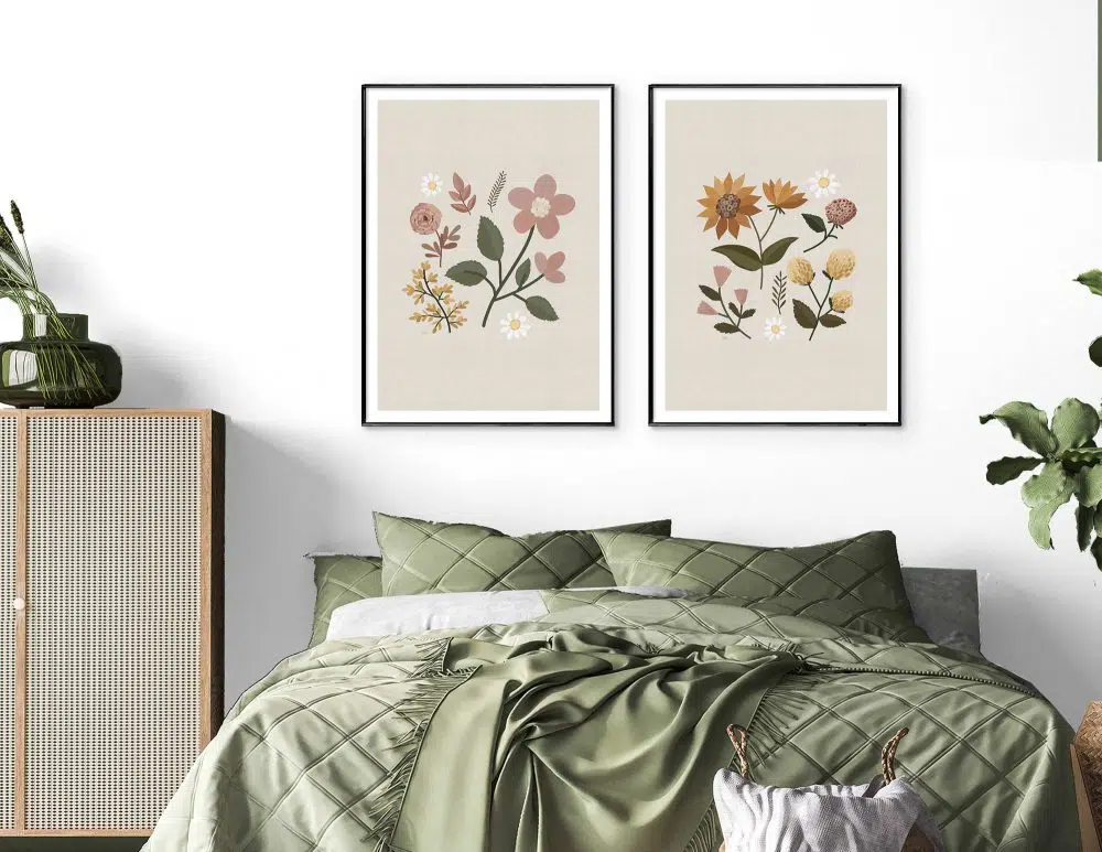 ⁦תמונות לסלון Embroidery Flowers Duo - שני הדפסי נייר ללא מסגרת בפורמט מלבני בגווני בז׳ חרדל ורוד ירוק⁩ – תמונה ⁦2⁩