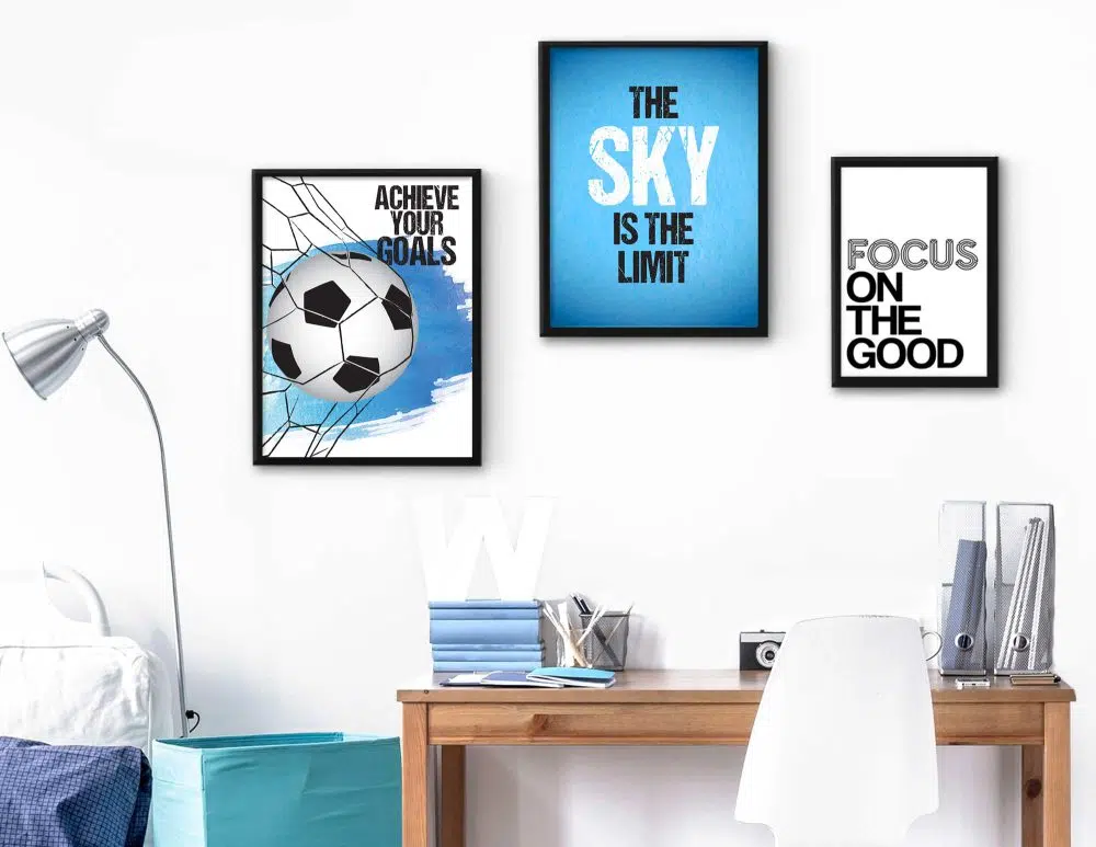 תמונות לחדר ילדים Football Trio Blue B - שלושה הדפסי נייר עם או ללא מסגרות בגווני כחול שחור