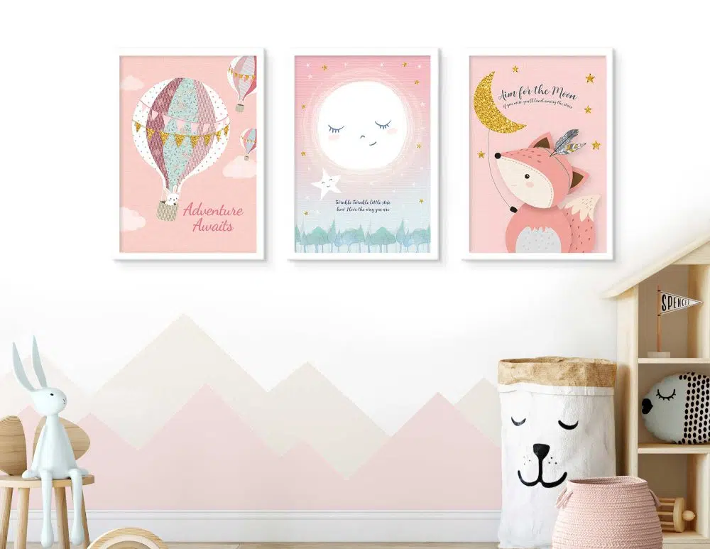 תמונות לחדר ילדים Moon Dream Pink - שלושה הדפסי נייר עם או ללא מסגרות בגווני ורוד מנטה