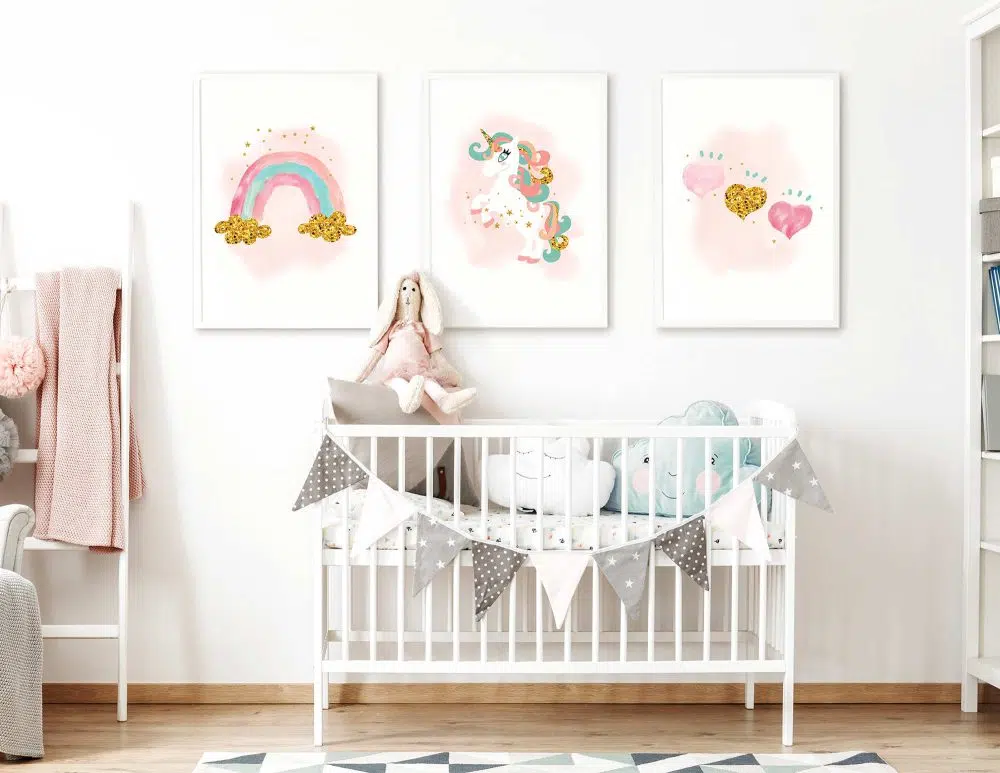 תמונות לחדר ילדים Unicorn Trio Pink Mint - שלושה הדפסי נייר עם או ללא מסגרות בגווני ורוד לבן עם נגיעות מנטה זהב