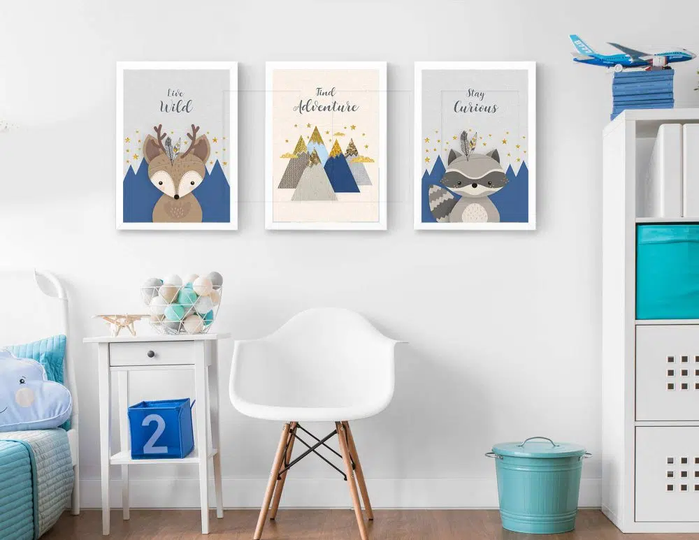 תמונות לחדר ילדים Woodland Trio Navy Blue - שלושה הדפסי נייר עם או ללא מסגרות בגווני כחול נייבי שמנת אפור עם נגיעות זהב