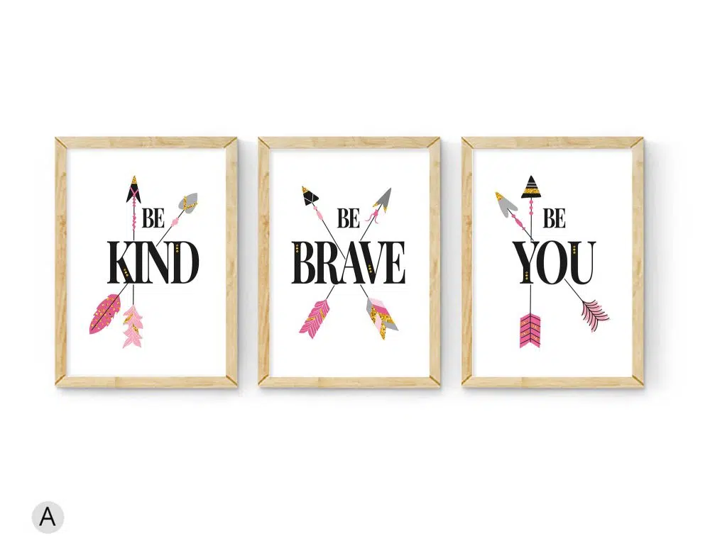 ⁦תמונות לחדר ילדים Arrows Trio Pink - שלושה הדפסי נייר עם או ללא מסגרות בגווני ורוד שחור לבן עם נגיעות זהב⁩ – תמונה ⁦3⁩