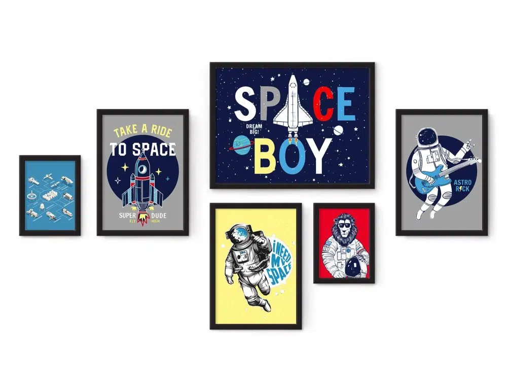⁦תמונות לחדר ילדים Space Boy Gallery - שישה הדפסי נייר עם או ללא מסגרות בגווני כחול אפור צהוב אדום⁩ – תמונה ⁦3⁩