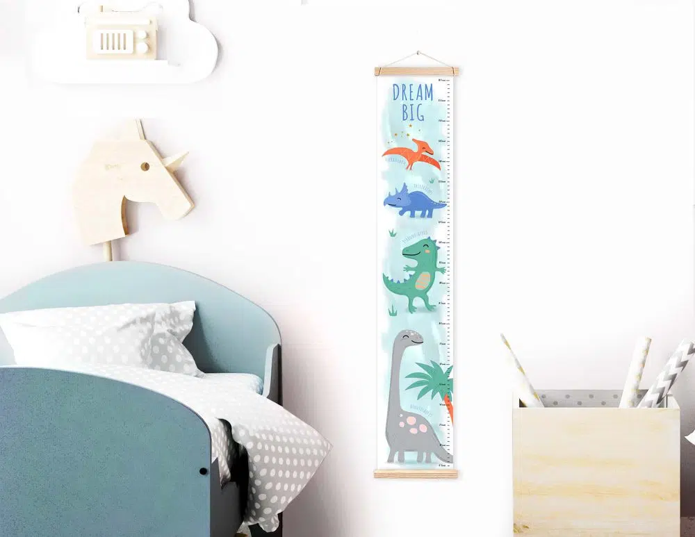 מד גובה לילדים Dinosaurs Canvas Growth Chart Blue Outlet - מודפס על קנבס עם מסגרת עץ בגווני כחול ירוק כתום אפור