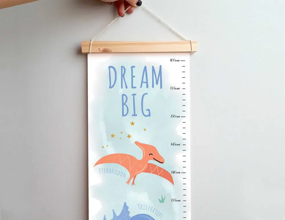 ⁦מד גובה לילדים Dinosaurs Canvas Growth Chart Blue Outlet - מודפס על קנבס עם מסגרת עץ בגווני כחול ירוק כתום אפור⁩ – תמונה ⁦2⁩