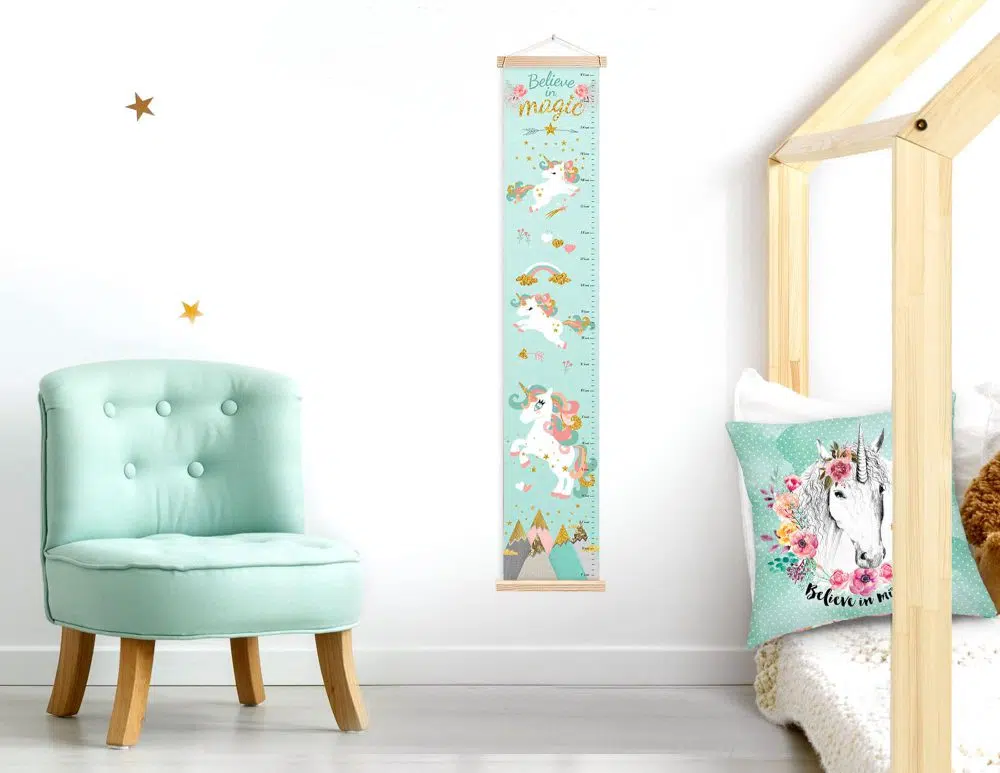 מד גובה לילדים Unicorns Canvas Growth Chart Mint - מודפס על קנבס עם מסגרת עץ בגווני מנטה עם נגיעות ורוד זהב