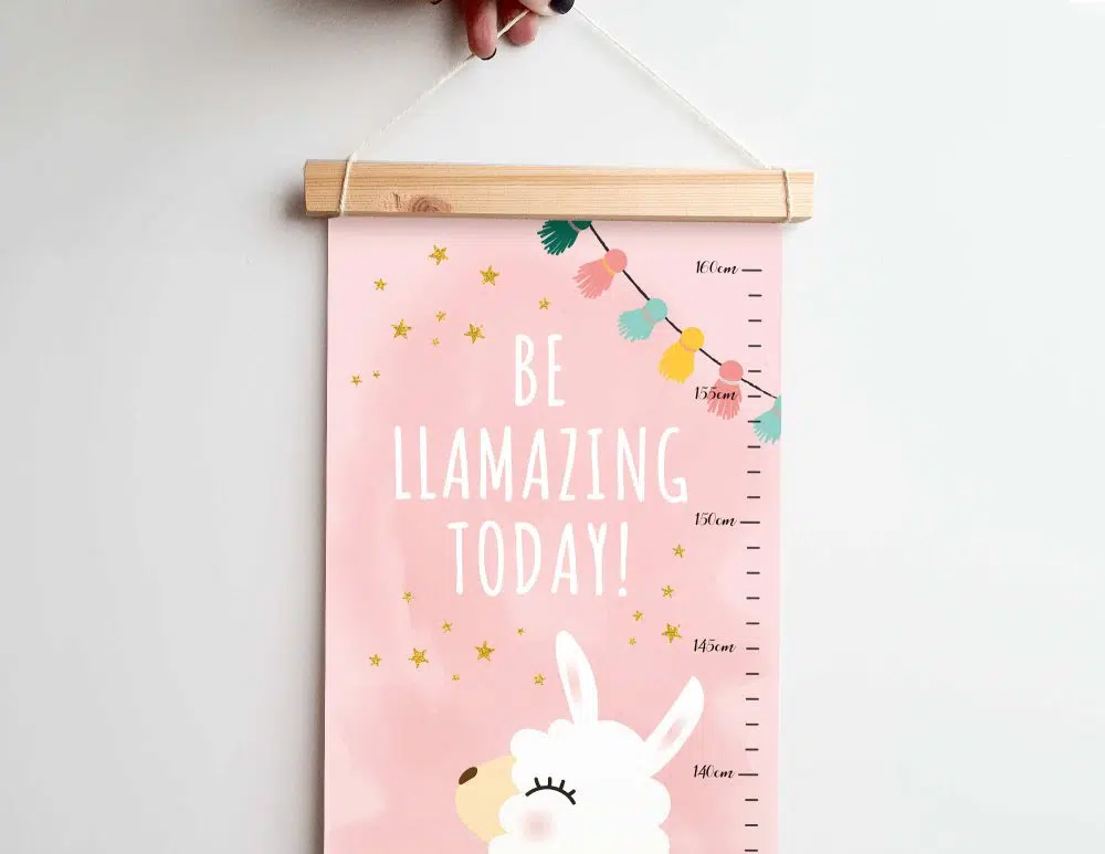 ⁦מד גובה לילדים Llamas Canvas Growth Chart Pink Outlet - מודפס על קנבס עם מסגרת עץ בגווני ורוד עם נגיעות מנטה זהב⁩ – תמונה ⁦2⁩