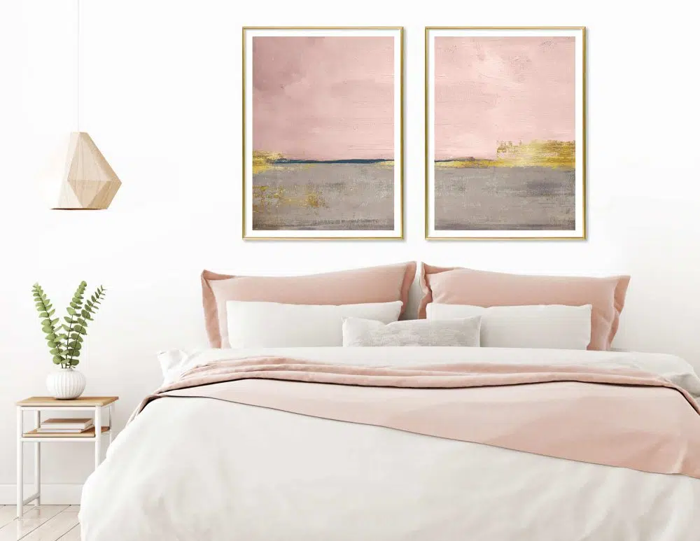 ⁦תמונות לסלון Horizon Duo Pink - שני הדפסי קנבס ממוסגרים בפורמט מלבני בגווני ורוד אפור עם נגיעות כחול כהה וזהב⁩ – תמונה ⁦4⁩