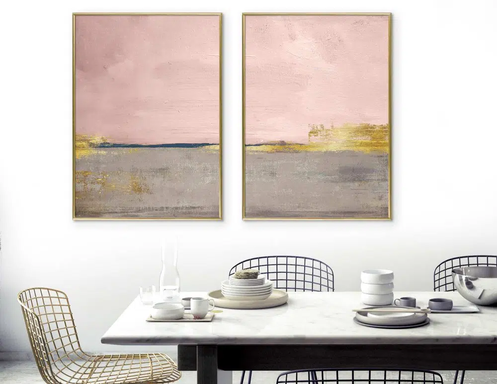 ⁦תמונות לסלון Horizon Duo Pink - שני הדפסי קנבס ממוסגרים בפורמט מלבני בגווני ורוד אפור עם נגיעות כחול כהה וזהב⁩ – תמונה ⁦3⁩