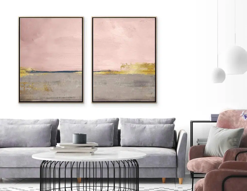 ⁦תמונות לסלון Horizon Duo Pink - שני הדפסי קנבס ממוסגרים בפורמט מלבני בגווני ורוד אפור עם נגיעות כחול כהה וזהב⁩ – תמונה ⁦2⁩