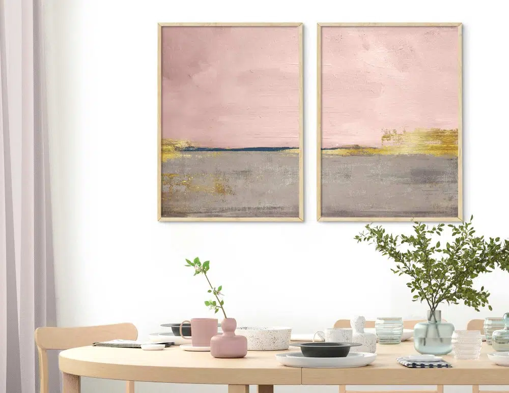 תמונות לסלון Horizon Duo Pink - שני הדפסי קנבס ממוסגרים בפורמט מלבני בגווני ורוד אפור עם נגיעות כחול כהה וזהב