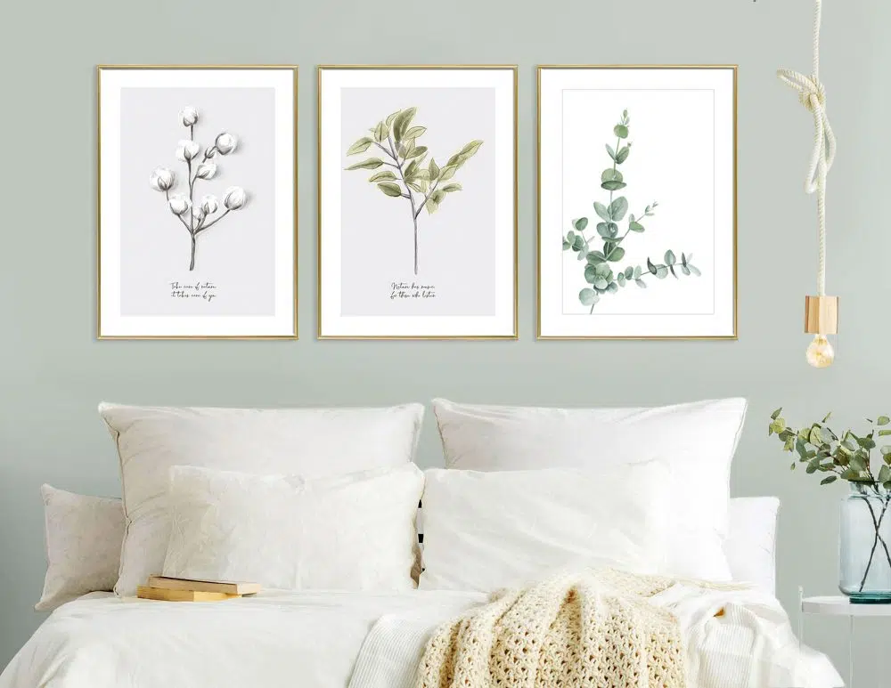 ⁦תמונות קנבס Peaceful Moment Trio - שלושה הדפסי קנבס ממוסגרים בפורמט מלבני בגווני ירוק לבן אפור⁩ – תמונה ⁦3⁩