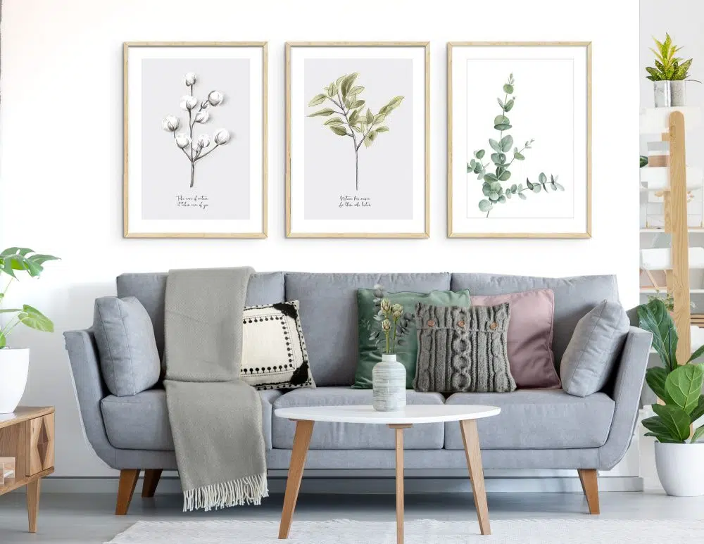 ⁦תמונות קנבס Peaceful Moment Trio - שלושה הדפסי קנבס ממוסגרים בפורמט מלבני בגווני ירוק לבן אפור⁩ – תמונה ⁦2⁩