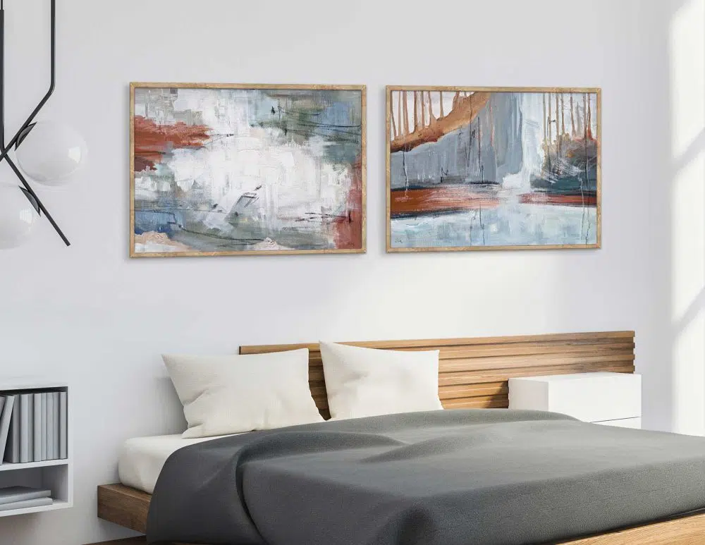 ⁦תמונות לסלון Landscape In Grey Duo - שני הדפסי נייר ממוסגרים בפורמט מלבני רוחבי בגווני אפור לבן עם נגיעות בז׳ חמרה וכחול⁩ – תמונה ⁦3⁩