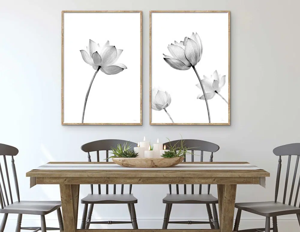 ⁦תמונות לחדר שינה Lotus Blossom Duo - שני הדפסי נייר ללא מסגרת בפורמט מלבני בגווני שחור לבן⁩ – תמונה ⁦2⁩