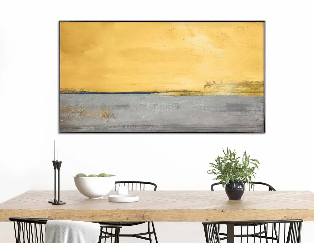 ⁦תמונה לסלון Horizon Yellow - הדפס נייר ממוסגר בפורמט רוחבי בגווני צהוב חרדלי אפור עם נגיעות זהב⁩ – תמונה ⁦2⁩