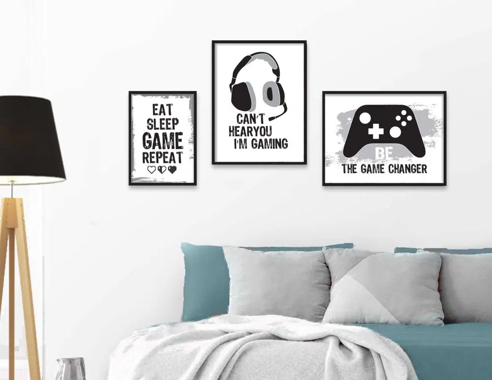 תמונות חדר גיימינג Gaming Trio Black - שלושה הדפסי נייר עם או ללא מסגרות בגווני שחור לבן