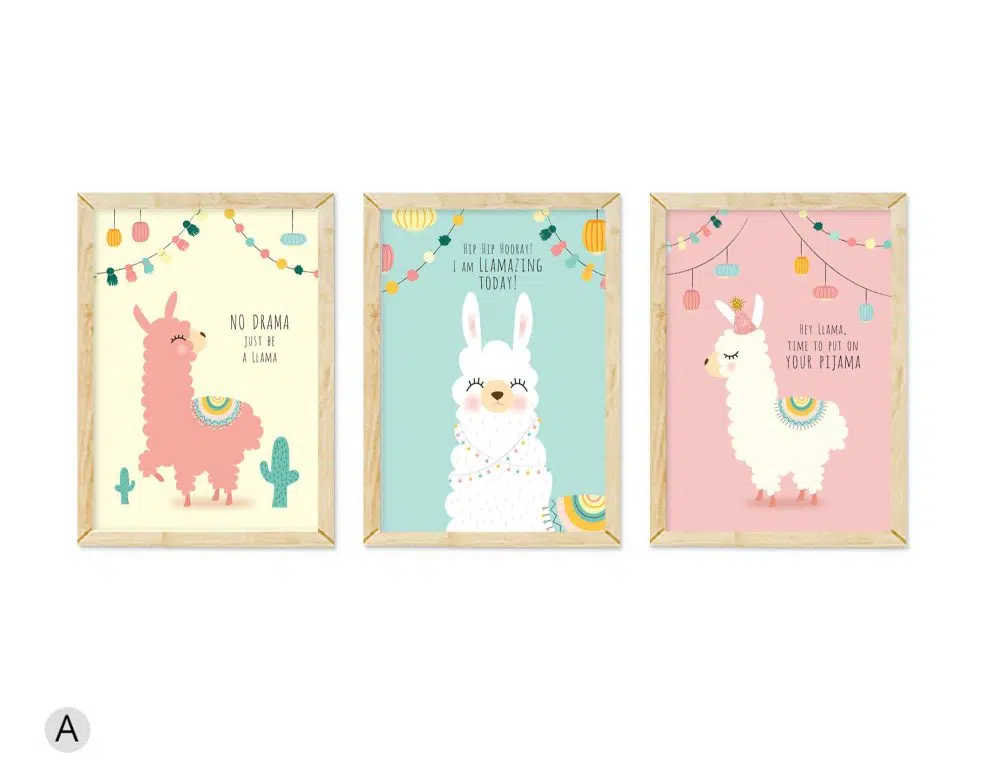 ⁦תמונות לחדר ילדים Festive Llama Trio - שלושה הדפסי נייר עם או ללא מסגרות בגווני ורוד מנטה צהוב בהיר⁩ – תמונה ⁦3⁩