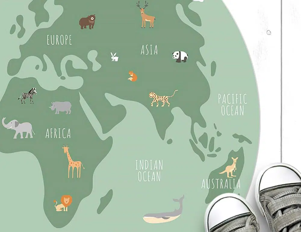 ⁦שטיח עגול לחדר ילדים Animal World Green - שטיח pvc איכותי באיור מקורי מודפס בגווני ירוק⁩ – תמונה ⁦3⁩