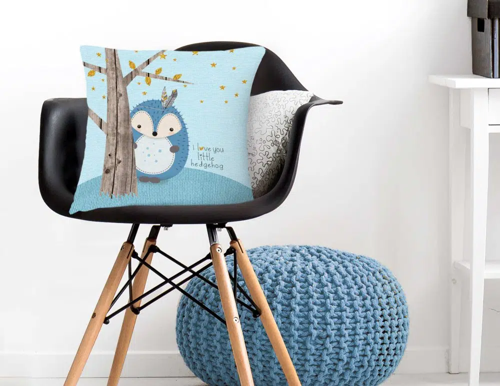 כריות נוי לילדים Playful Hedgehog Blue - כרית לחדר ילדים דו צדדית בהדפס קיפוד בגווני כחול עם נגיעות זהב