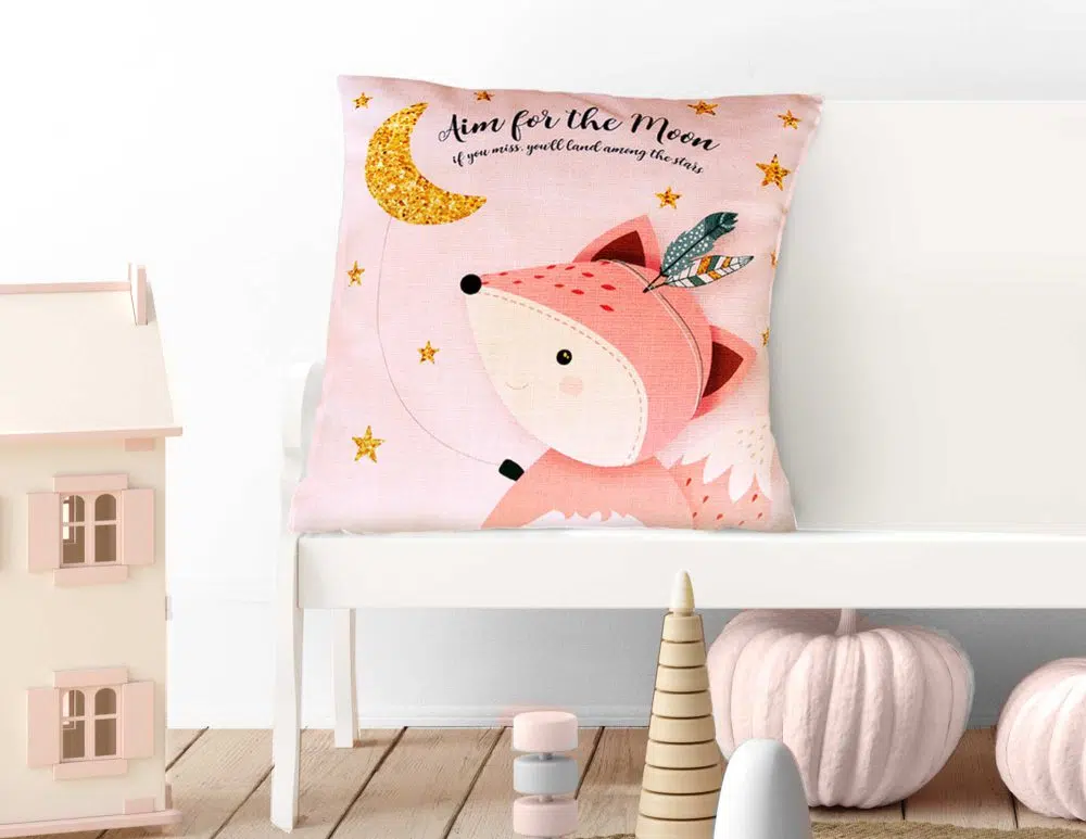 כריות נוי לילדים Woodland Fox Pink - כרית לחדר ילדים דו צדדית בהדפס שועל בגווני ורוד עם נגיעות זהב