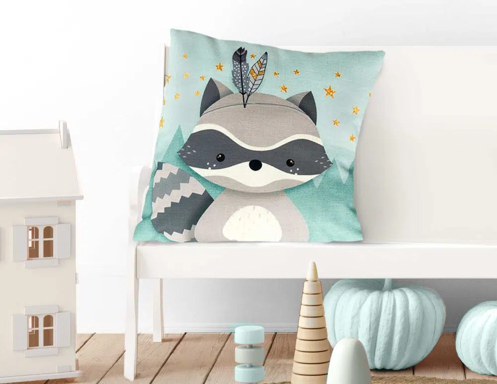 כריות נוי לילדים Woodland Raccoon Mint - כרית לחדר ילדים דו צדדית בהדפס דביבון בגווני מנטה אפור עם נגיעות זהב