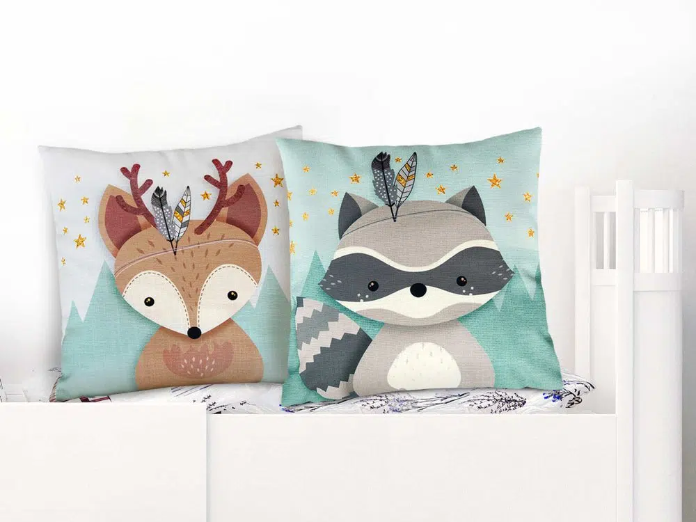 כריות נוי לילדים Woodland Deer Raccoon - שתי כריות לחדר ילדים דו צדדיות בהדפס אייל ודביבון בגווני מנטה אפור עם נגיעות זהב