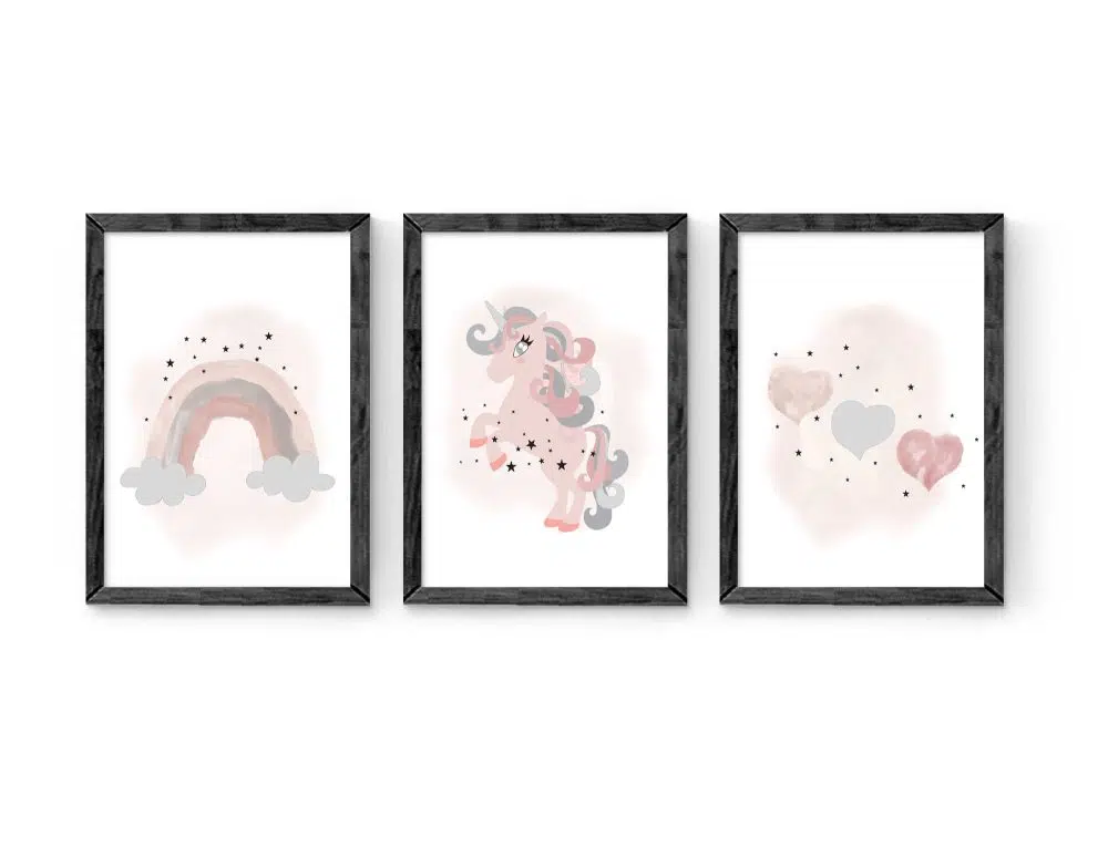 ⁦תמונות לחדר ילדים Unicorn Trio Pink Grey - שלושה הדפסי נייר עם או ללא מסגרות בגווני ורוד פודרה עם נגיעות אפור⁩ – תמונה ⁦4⁩
