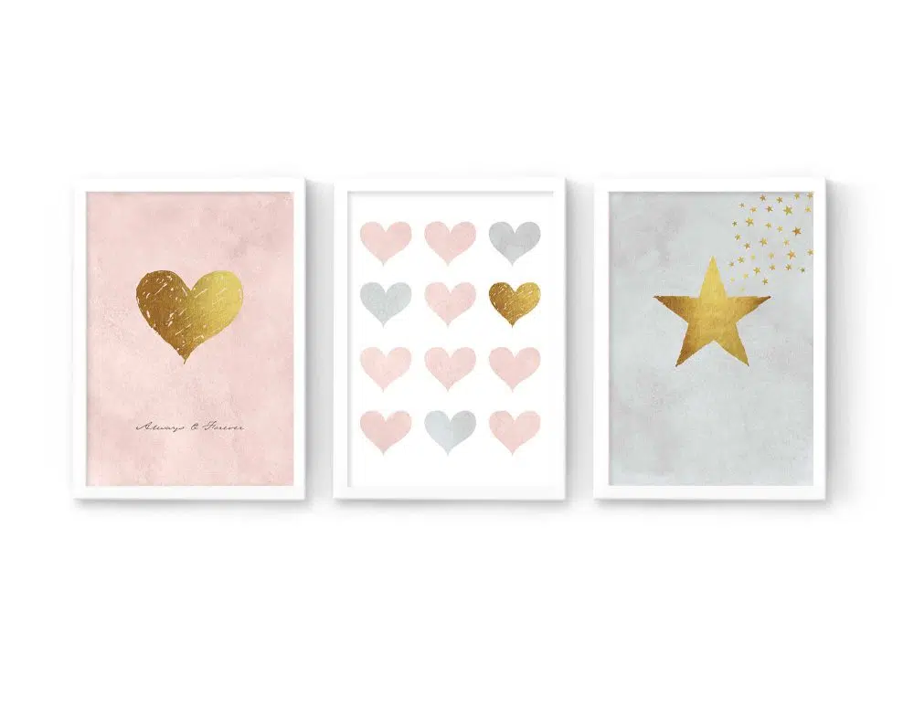 ⁦תמונות לחדר ילדים Hearts Star Trio Pink Grey - שלושה הדפסי נייר עם או ללא מסגרות בגווני ורוד פודרה אפור לבן עם נגיעות זהב⁩ – תמונה ⁦3⁩