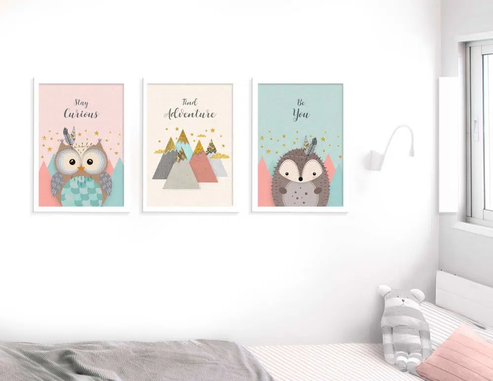 תמונות לחדר ילדים Woodland Trio Pink Mint B - שלושה הדפסי נייר עם או ללא מסגרות בגווני ורוד מנטה שמנת עם נגיעות זהב