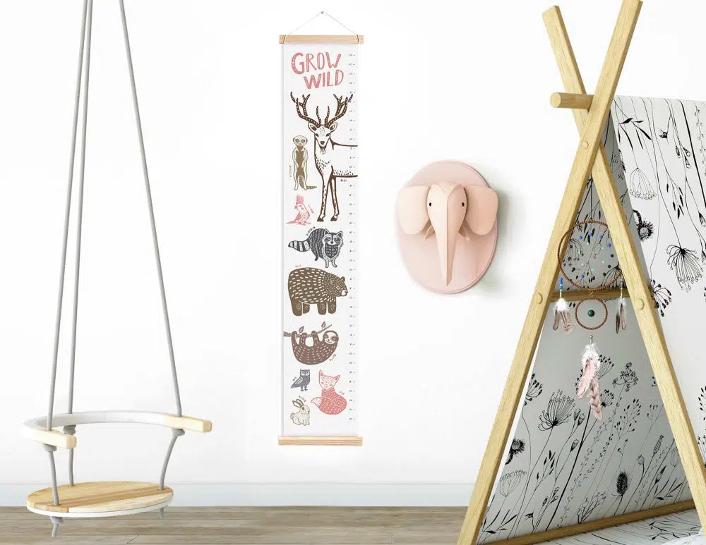 מד גובה לילדים Wild Animals Canvas Growth Chart Pink - מודפס על קנבס עם מסגרת עץ בגווני ורוד חום אפור
