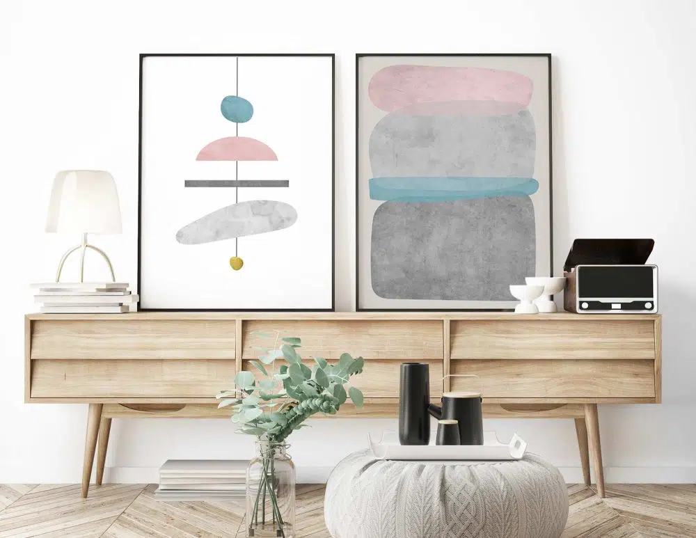⁦תמונות לבית Chandelier Duo Grey Pink Mint - שני הדפסי נייר ללא מסגרת בפורמט מלבני בגווני אפור עם נגיעות ורוד טורקיז זהב⁩ – תמונה ⁦4⁩