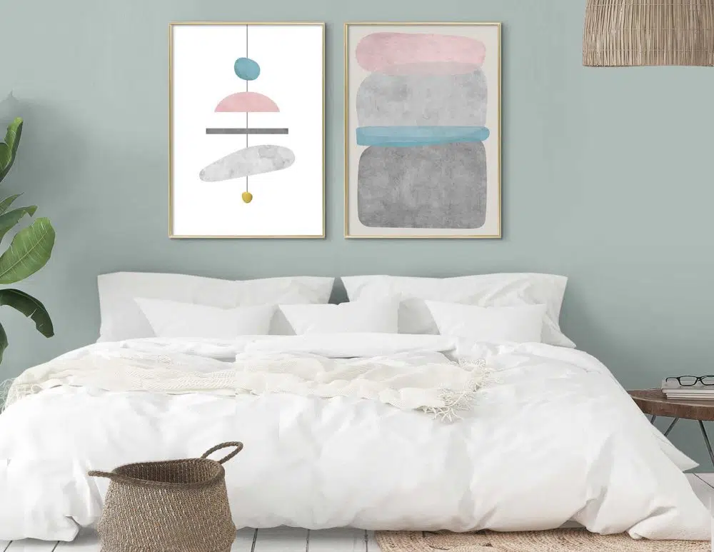 ⁦תמונות לסלון Chandelier Duo Grey Pink Mint - שני הדפסי נייר ממוסגרים בפורמט מלבני בגווני אפור עם נגיעות ורוד טורקיז זהב⁩ – תמונה ⁦4⁩
