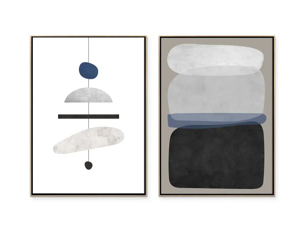 ⁦תמונות קנבס לסלון Chandelier Duo Black - שני הדפסי קנבס ממוסגרים בפורמט מלבני בגווני שחור לבן עם נגיעות כחול כהה⁩ – תמונה ⁦4⁩