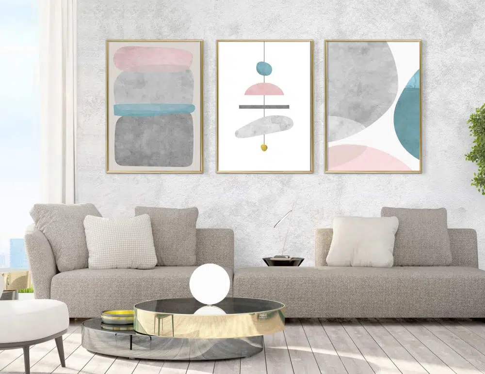 ⁦תמונות קנבס Chandelier Trio Grey Pink Mint - שלושה הדפסי קנבס ממוסגרים בפורמט מלבני בגווני אפור עם נגיעות ורוד טורקיז זהב⁩ – תמונה ⁦3⁩