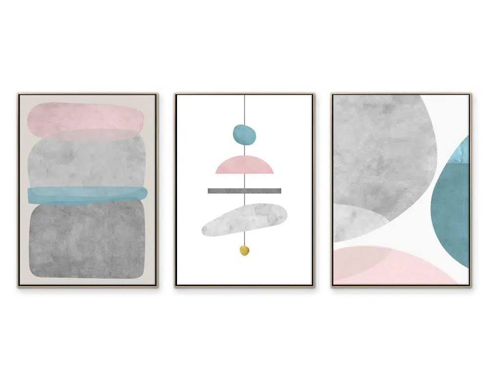 ⁦תמונות קנבס Chandelier Trio Grey Pink Mint - שלושה הדפסי קנבס ממוסגרים בפורמט מלבני בגווני אפור עם נגיעות ורוד טורקיז זהב⁩ – תמונה ⁦4⁩
