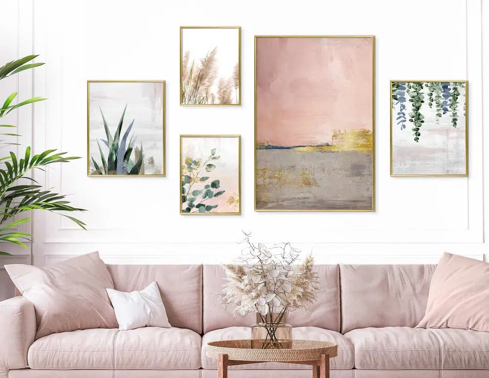 ⁦קולאז׳ תמונות לסלון Pink Horizon Gallery A - חמישה הדפסי נייר ממוסגרים בפורמט מלבני בגווני ורוד ירוק בז׳ אפור עם נגיעות כחול זהב⁩ – תמונה ⁦2⁩