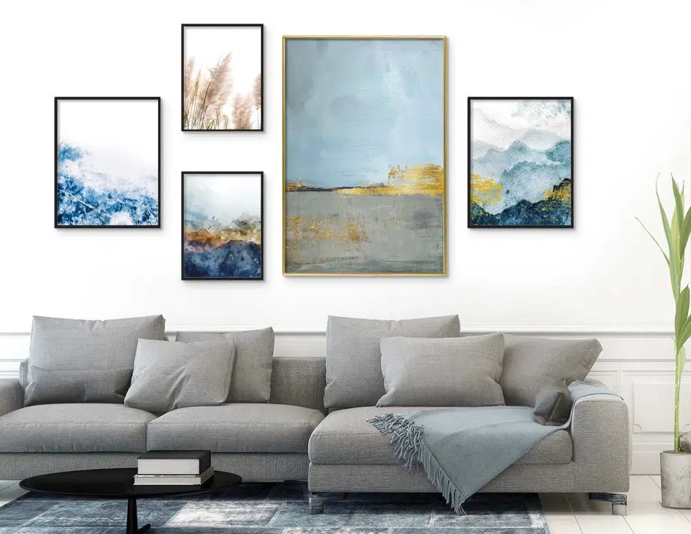 ⁦קולאז׳ תמונות קנבס Blue Horizon Gallery C - חמישה הדפסי קנבס ממוסגרים בפורמט מלבני בגווני כחול אפור בז׳ עם נגיעות זהב⁩ – תמונה ⁦2⁩