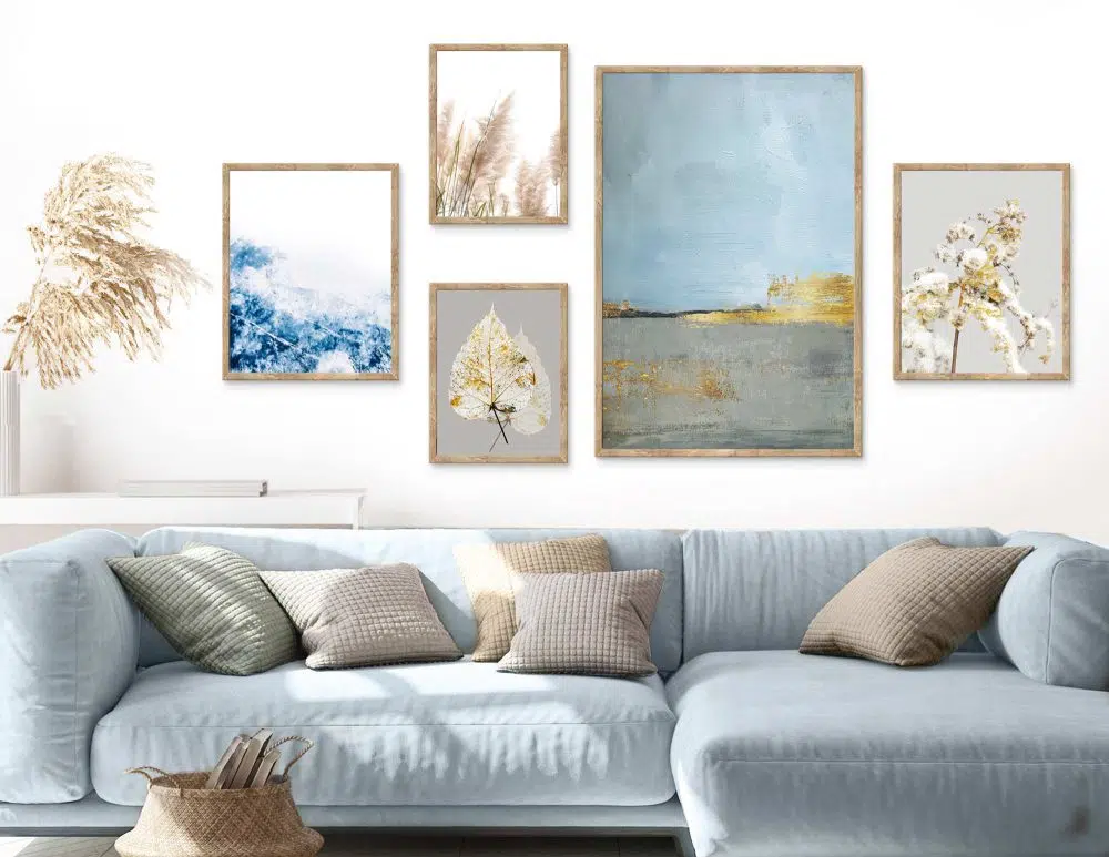 ⁦קולאז׳ תמונות לסלון Blue Horizon Gallery B - חמישה הדפסי נייר ממוסגרים בפורמט מלבני בגווני כחול אפור עם נגיעות זהב⁩ – תמונה ⁦3⁩