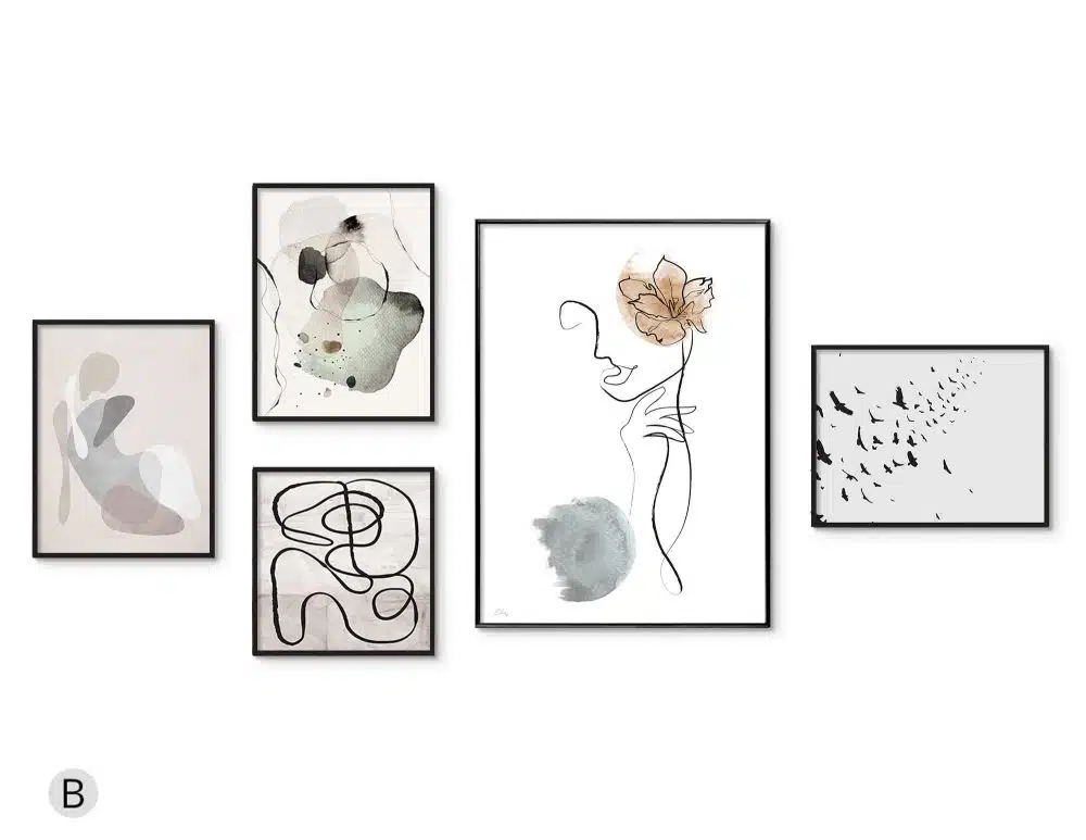 ⁦תמונות לסלון Tender Vibes Gallery - חמישה הדפסי נייר ממוסגרים בפורמט אורכי רוחבי וריבועי בגווני בז׳ אדמה עם נגיעות כחול מעושן ירוק⁩ – תמונה ⁦4⁩