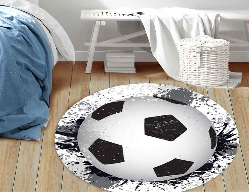 שטיח לחדר ילדים Football Black עשוי פיויסי איכותי - איור מקורי של כדורגל בגווני שחור לבן אפור, יראה נפלא בחדר ילדים - הדפסה ירוקה ונגד החלקה