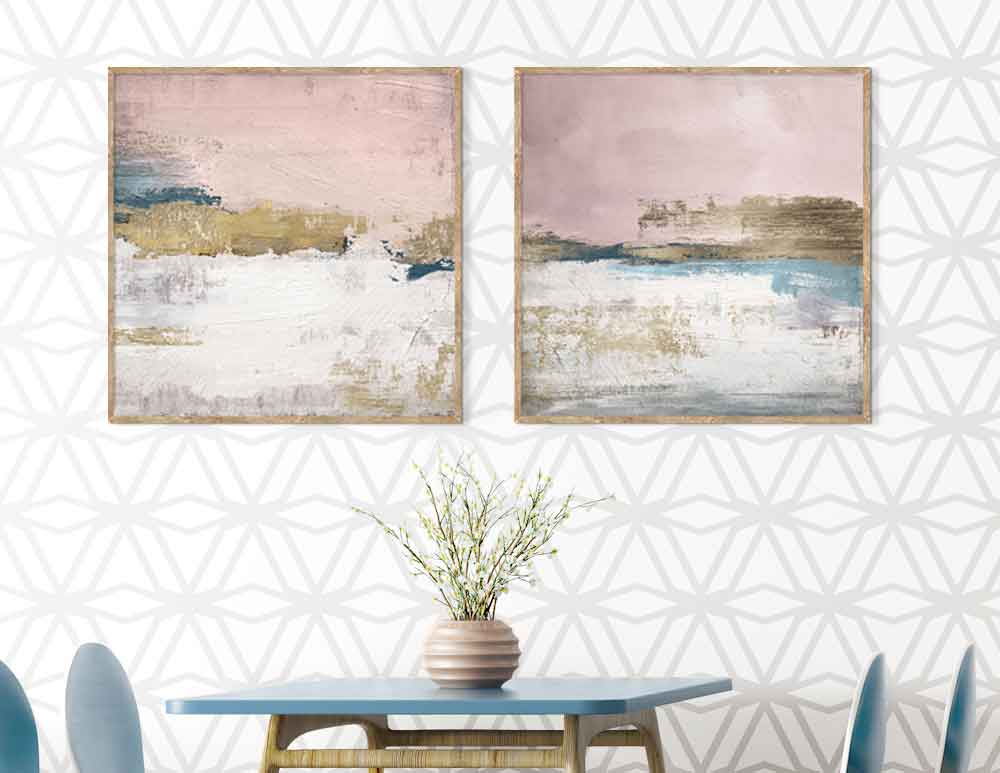 תמונות לפינת אוכל Horizon Duo Pink Blue - איור מקורי בסגנון אבסטרקטי מודרני, בגווני ורוד מעושן לבן עם נגיעות כחול וברונזה במסגור אומנותי. יעוץ והדמיה חינם